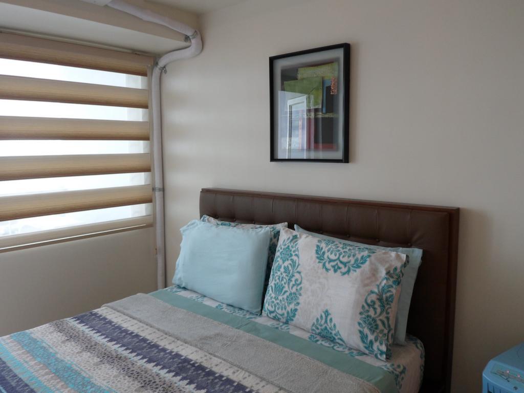 Blowing In The Wind - Lake View Apartments Tagaytay City Chambre photo