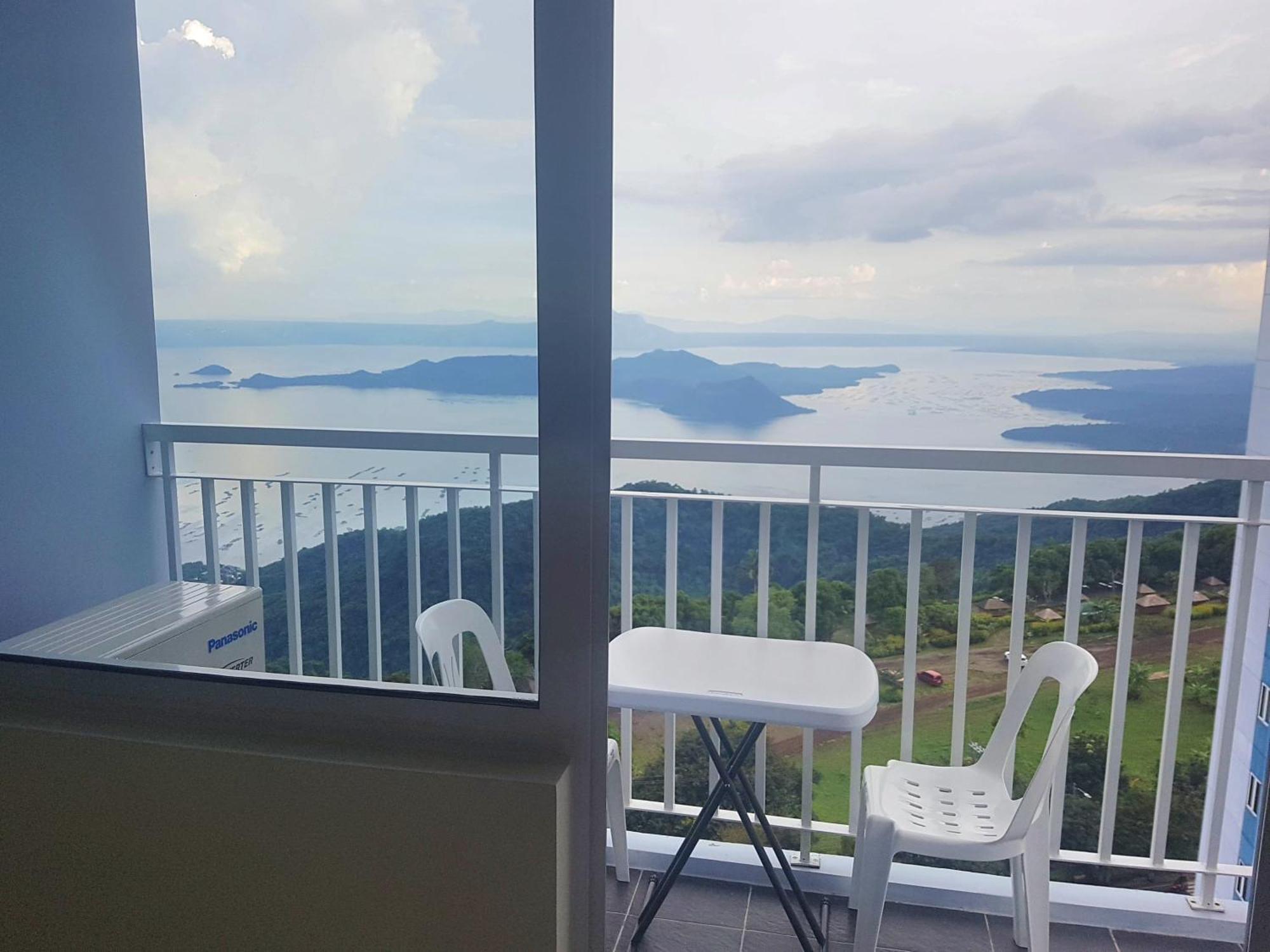 Blowing In The Wind - Lake View Apartments Tagaytay City Chambre photo